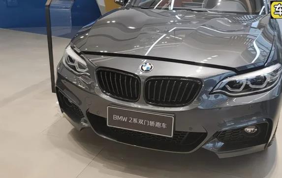 新款BMW 2系雙門轎跑圖片與報(bào)價(jià) 29.98萬(wàn)2.0T直列四缸渦輪增壓發(fā)動(dòng)機(jī)